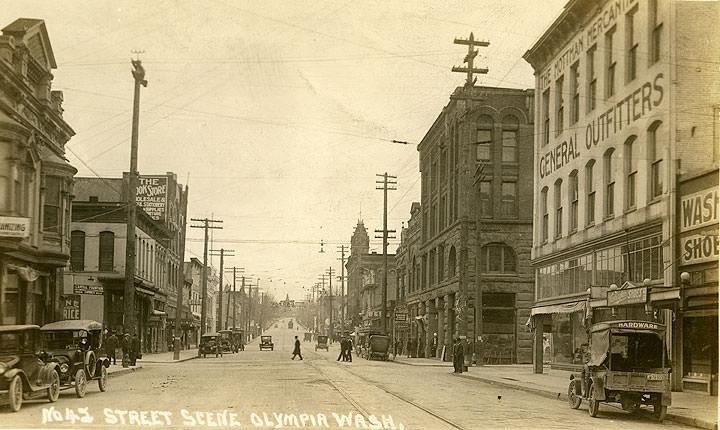 Street Scene, Olympia, 1915