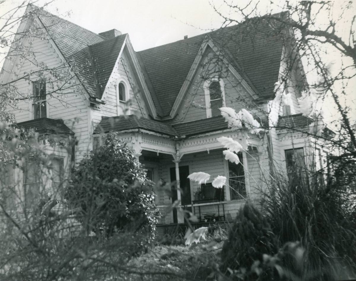 Patnude house, Olympia, 1968