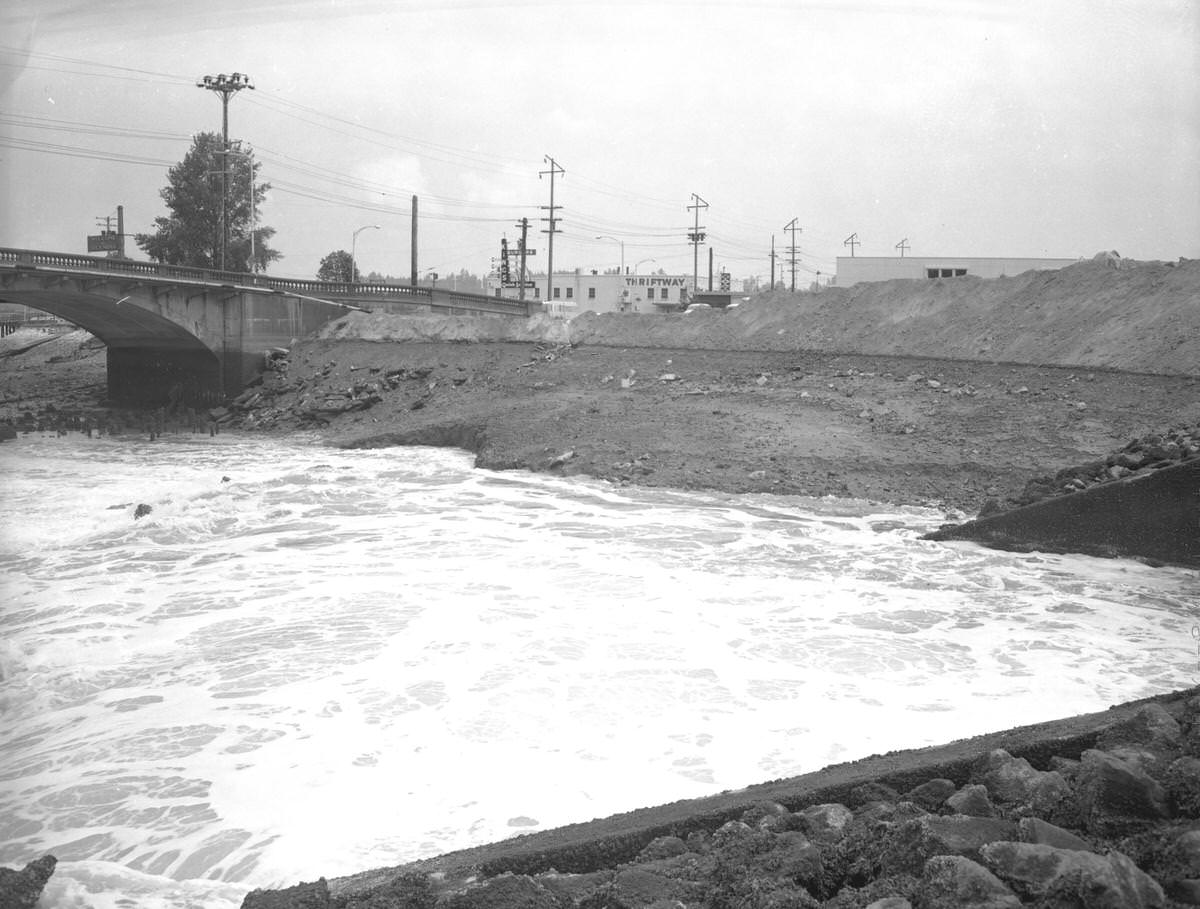 Capitol Lake and 4th Avenue Bridge, July 18, 1962.