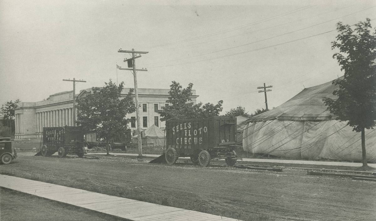 Sells Floto Circus setting up on the Capitol Campus, 1912