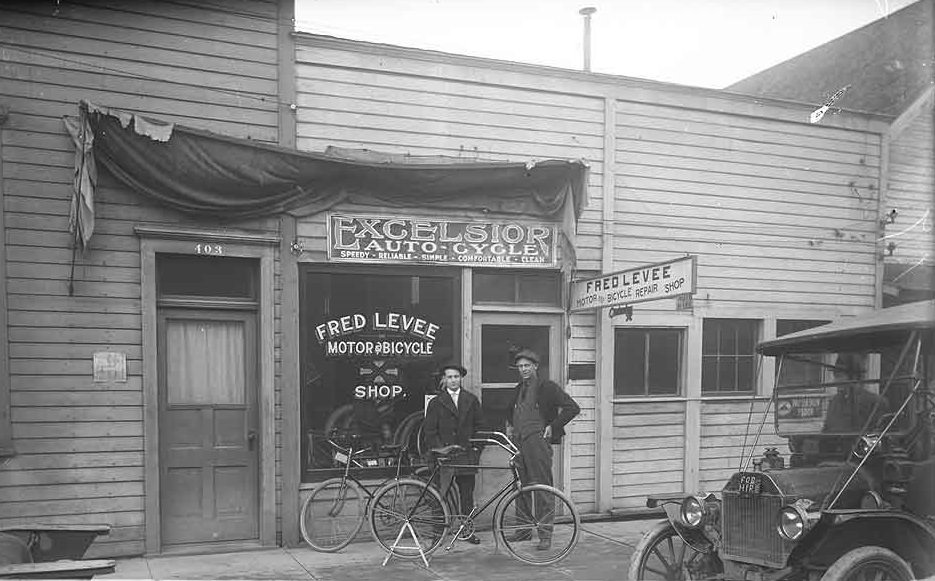 Fred Levee Motor & Bicycle Shop, Columbia Street, Olympia, 1914.