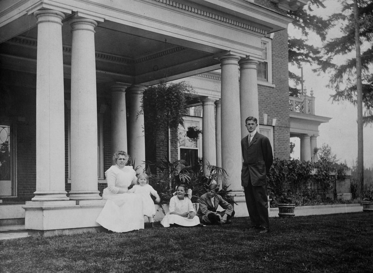 The Hays at the Governor's Mansion, 1913