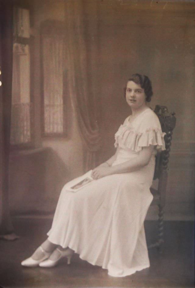 Stunning Historical Portraits of the 1920s Young Ladies