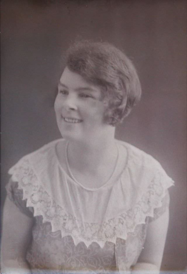Stunning Historical Portraits of the 1920s Young Ladies