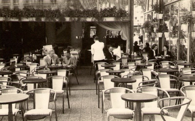 Avenue des Champs Elysees, 1950s