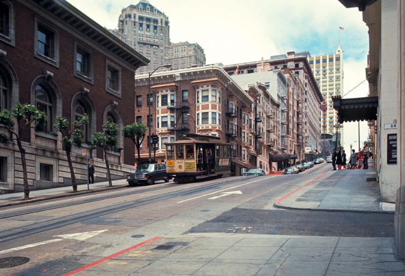 View north on Powell Street between Bush Street and Sutter Street, 1971