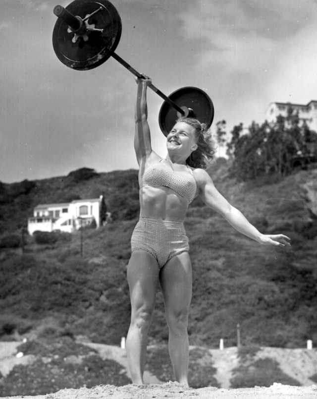 Abbye Eville: Life Story and Fabulous Photos of the Queen of Muscle Beach