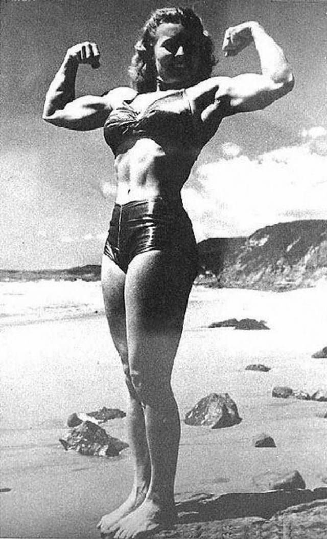 Abbye Eville: Life Story and Fabulous Photos of the Queen of Muscle Beach