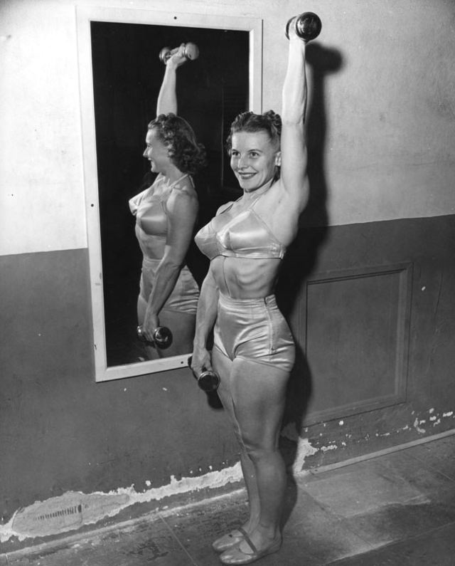 Abbye Eville: Life Story and Fabulous Photos of the Queen of Muscle Beach