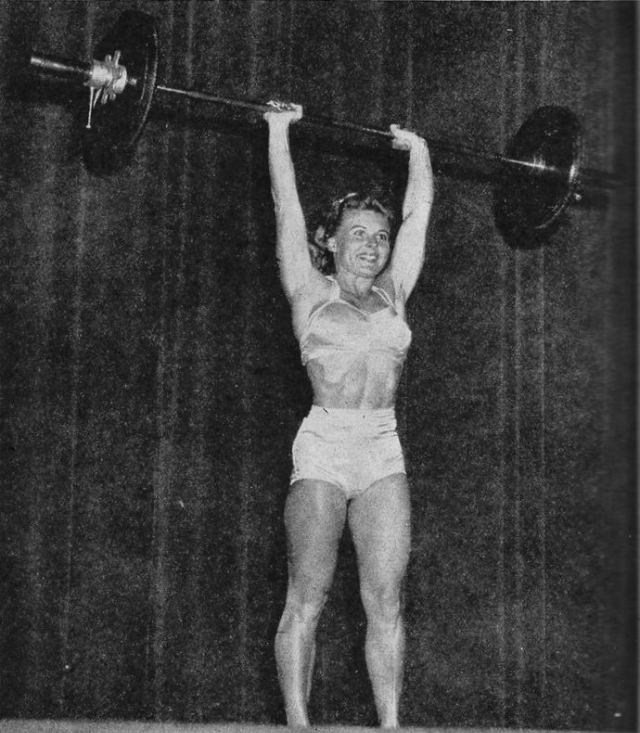 Abbye Eville: Life Story and Fabulous Photos of the Queen of Muscle Beach