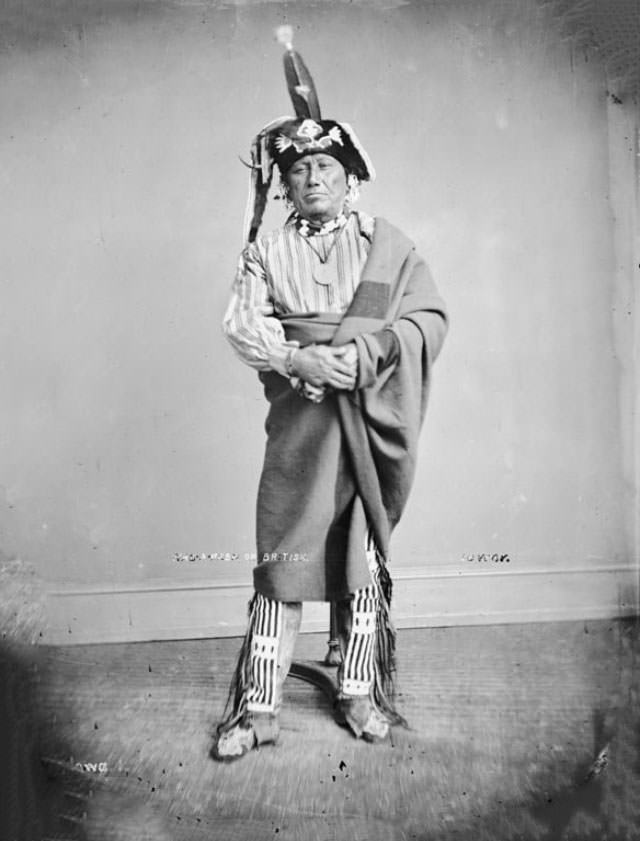 Nag-A-Rash or British, Head Chief of Iowas, with Peace Medal.