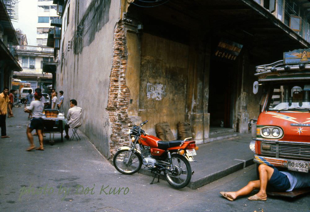 Automobile repair on the street