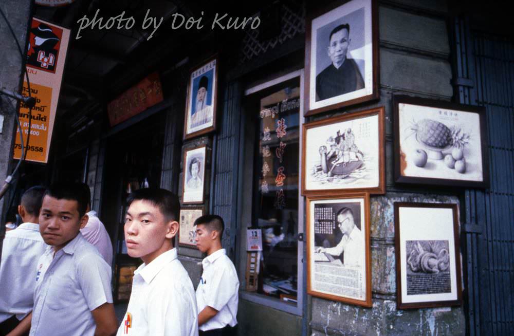 Schoolboys at Yaowarat road