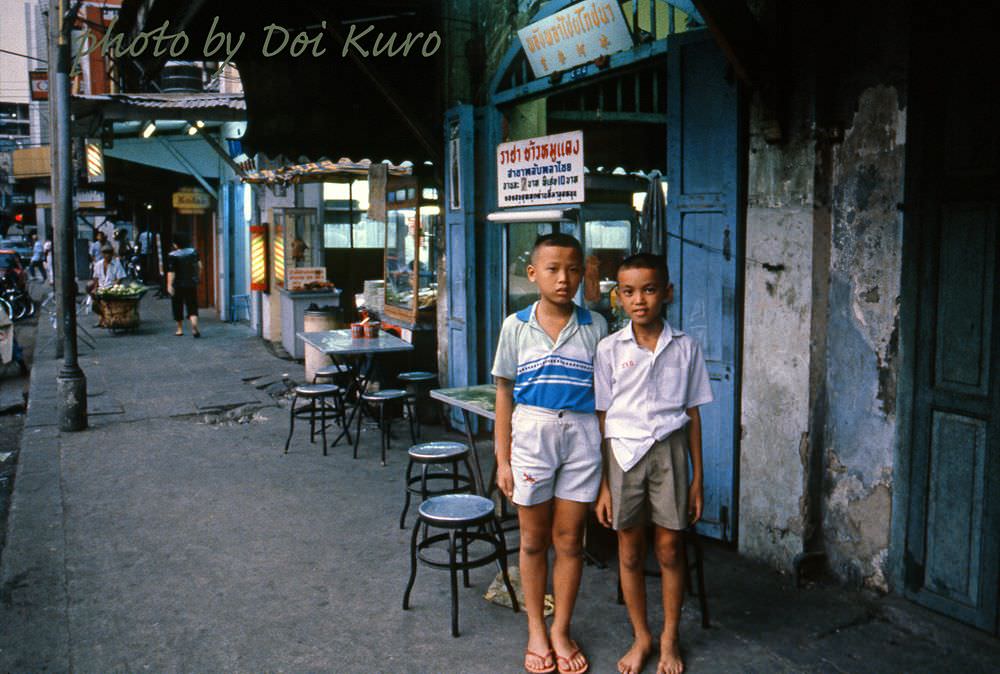 Two boys at Yaowarat