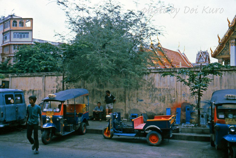 Tuk-tuk repair garage