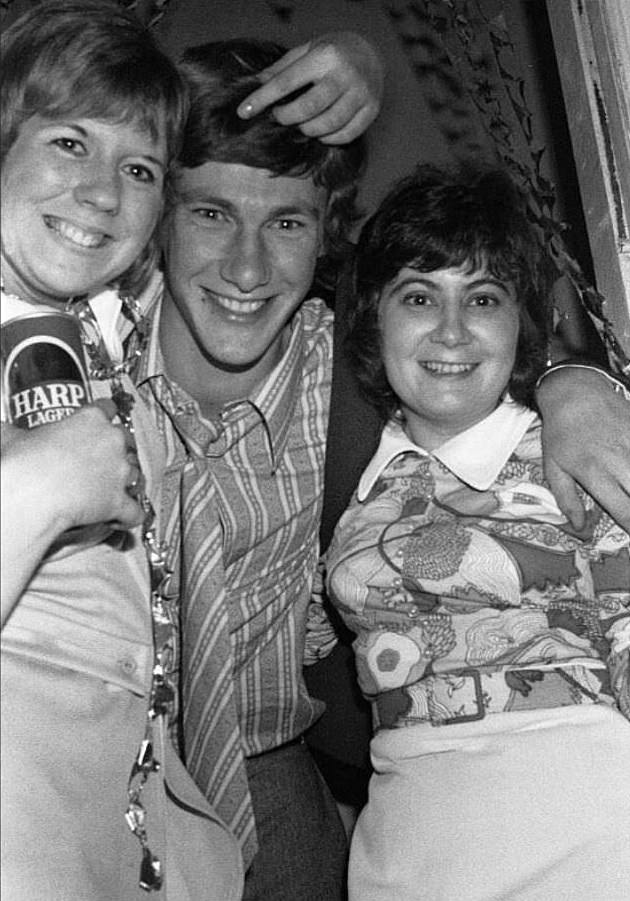 Fabulous Photos of Students Partying in Belfast, 1970