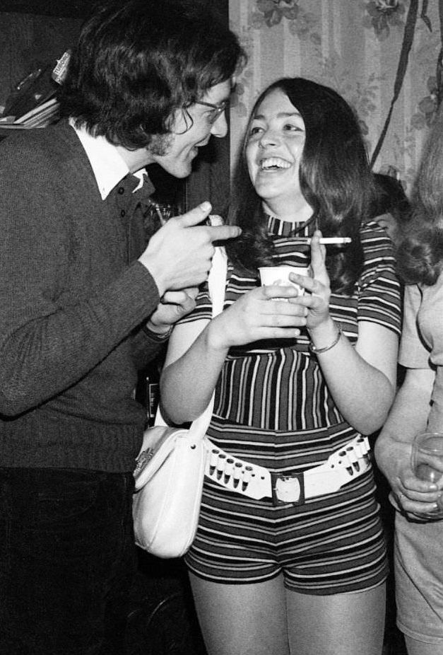 Fabulous Photos of Students Partying in Belfast, 1970