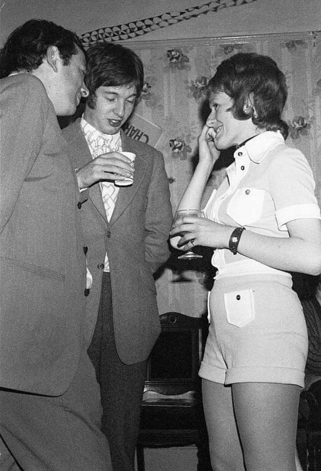 Fabulous Photos of Students Partying in Belfast, 1970