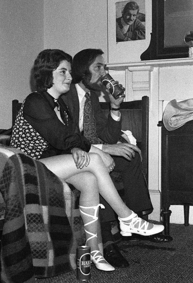 Fabulous Photos of Students Partying in Belfast, 1970