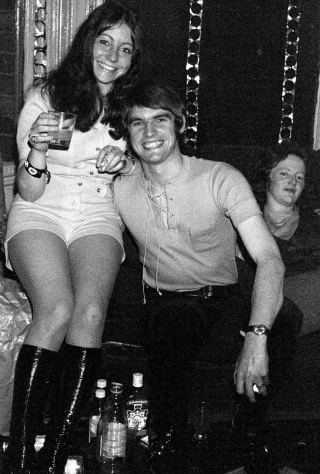 Fabulous Photos of Students Partying in Belfast, 1970