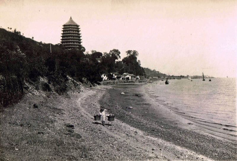 Pagoda by the sea