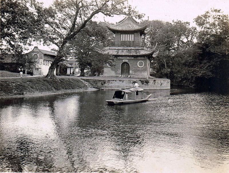 Pavillon by the water