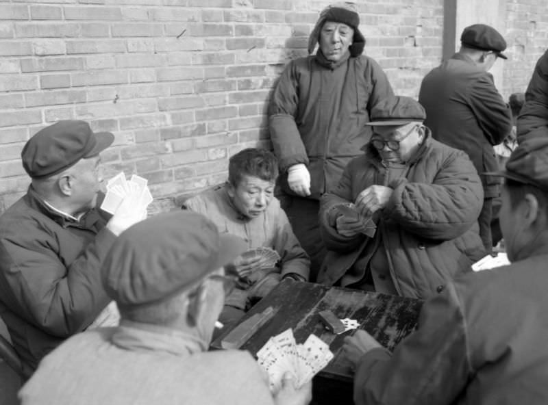 Stunning Photos of Street Scenes and Everyday Life of China in 1982