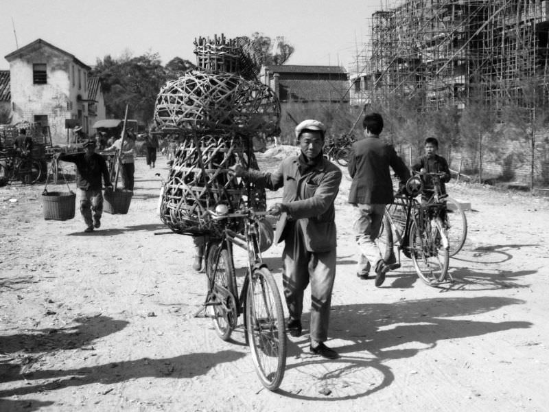 Stunning Photos of Street Scenes and Everyday Life of China in 1982