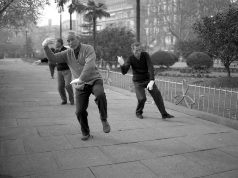 Stunning Photos of Street Scenes and Everyday Life of China in 1982