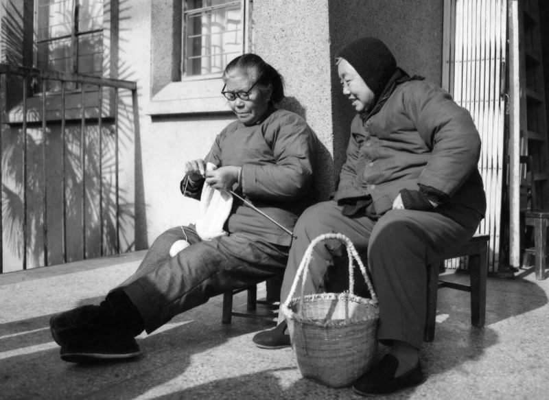 Stunning Photos of Street Scenes and Everyday Life of China in 1982