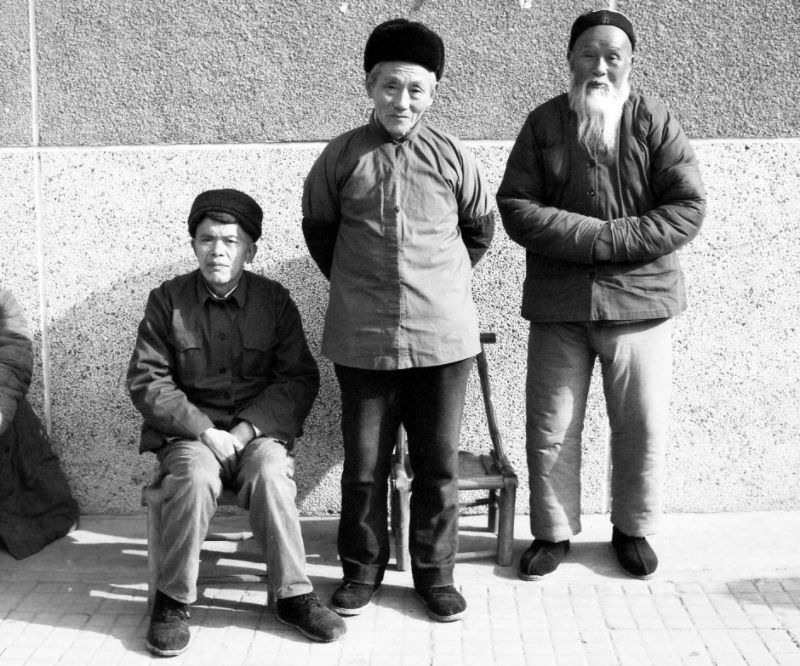 Stunning Photos of Street Scenes and Everyday Life of China in 1982