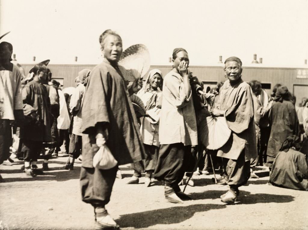 Women with bound feet on station at on the Peking (Beijing) to Hankow (Hankou) railway line, 1909