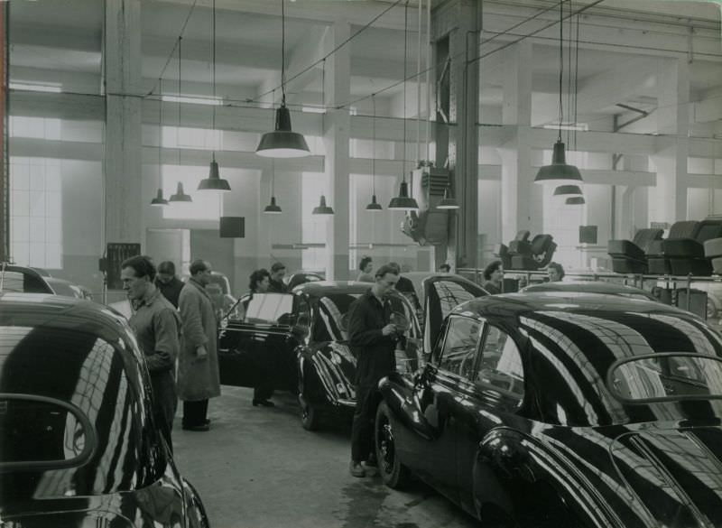 Detailing on finished cars, 1951