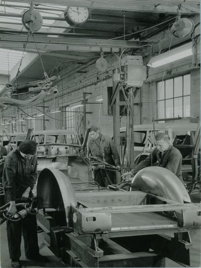 Assembly line rounding off wheel wells, 1951