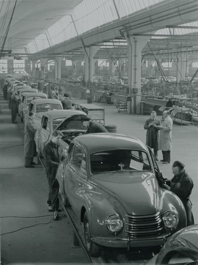Finishing assembly line, 1951