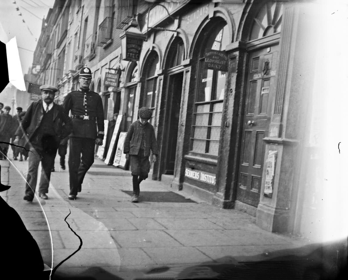 Everyday Life in Dublin, Ireland at the Turn of the 20th Century