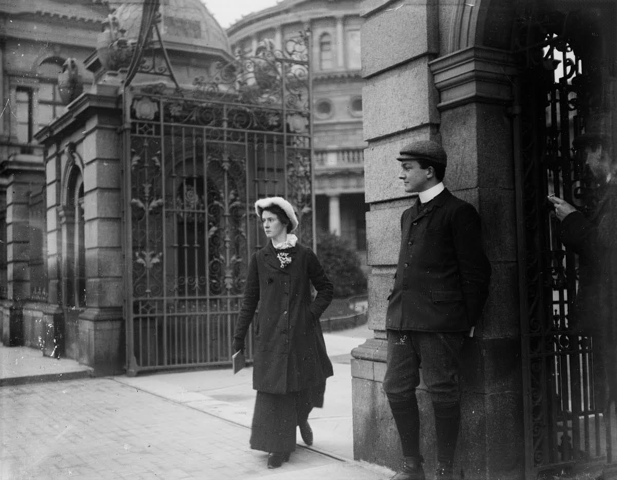 Everyday Life in Dublin, Ireland at the Turn of the 20th Century