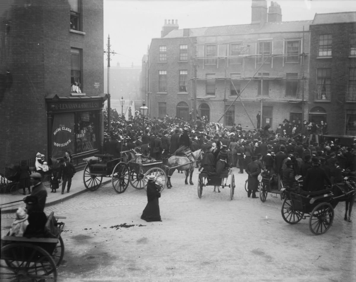 Everyday Life in Dublin, Ireland at the Turn of the 20th Century