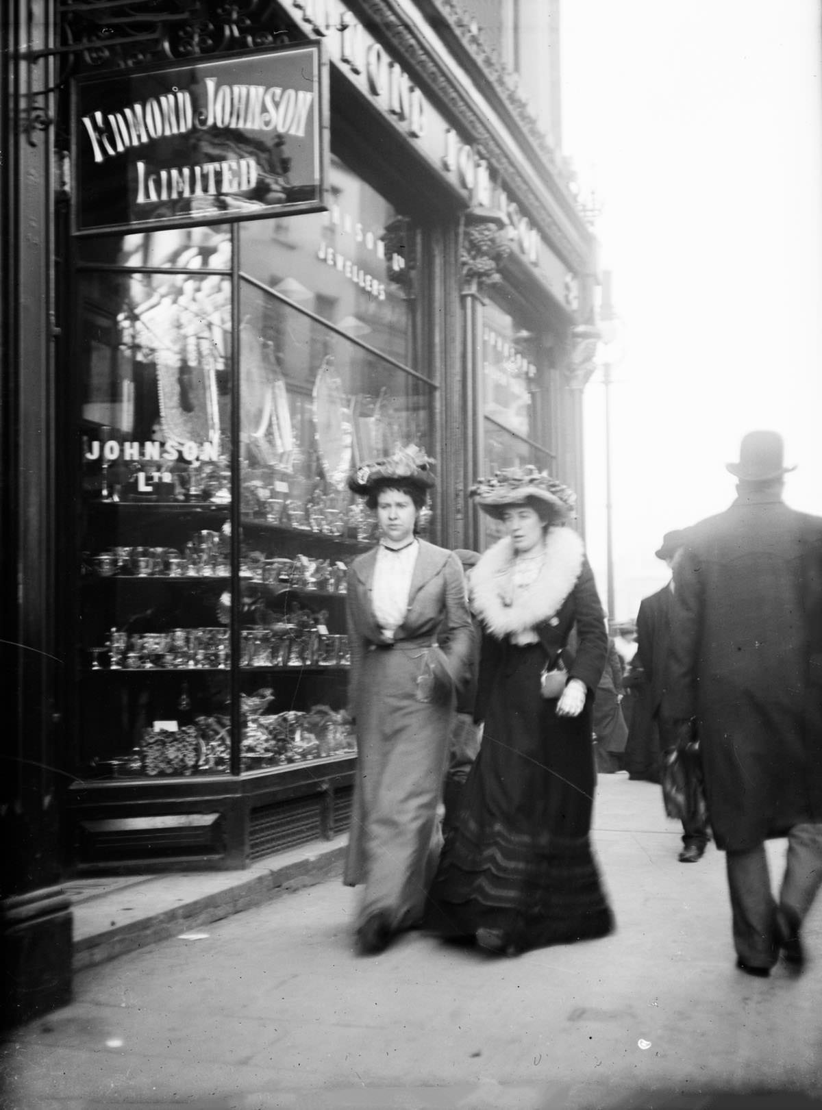 Everyday Life in Dublin, Ireland at the Turn of the 20th Century