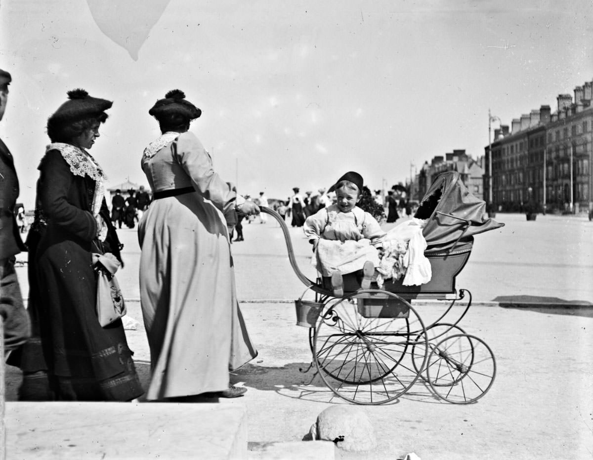 Everyday Life in Dublin, Ireland at the Turn of the 20th Century