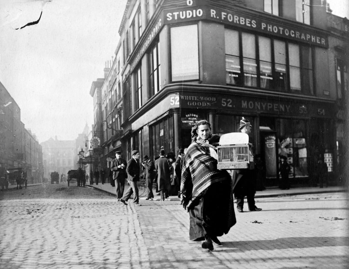 Everyday Life in Dublin, Ireland at the Turn of the 20th Century