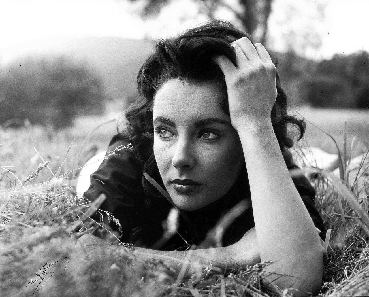 Beautiful 23-Year-Old Elizabeth Taylor on the set of 'Giant 1955'