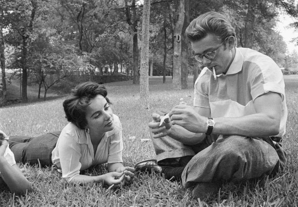 Elizabeth Tayor and James Deantake a weekend break during the filming of the movie "Giant" in JULY 4, 1955 in Dallas, Texas.