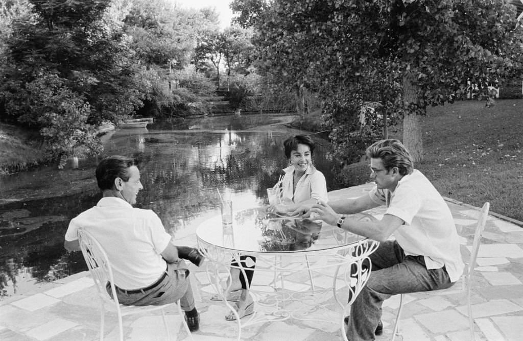 Elizabeth Tayor and James Dean during the filming of Giant