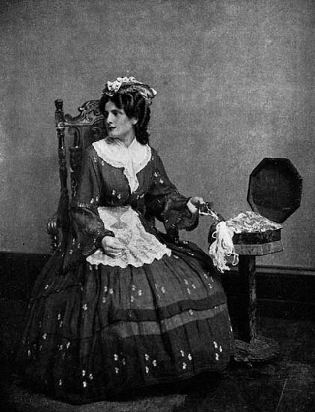 Fascinating Historical Photos of People Wearing Old English Costumes from 1450 to 1870s