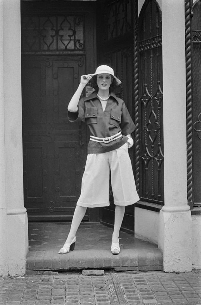 Fashion model Ika wearing knee-length culottes and a wide-brimmed hat, UK, 5th April 1974.