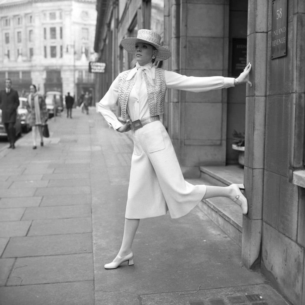 Black and white snakeskin bolerc and matching snakeskin poncho hat worn by Doreen.