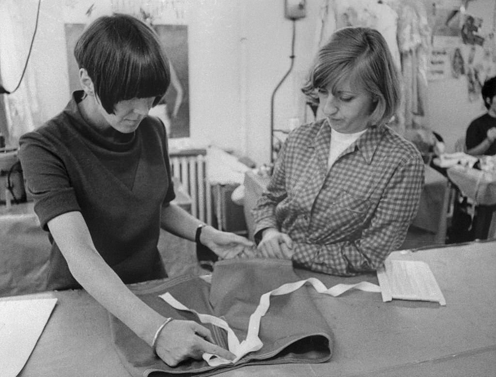 Mary Quant discusses the trimming for a pair of culottes.