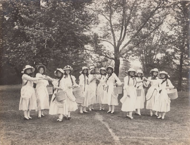 Girton School for Girls May Revels celebration, 1910