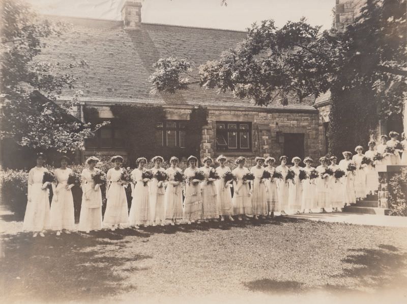 Girton School graduating class of 1912 outside the Winnetka Community House